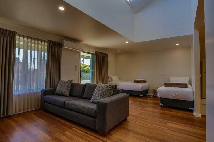 Phillip Island Off-Track Accommodation Кауес Екстериор снимка